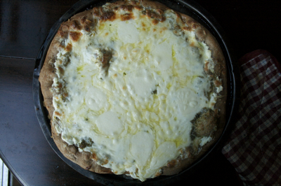 Post image for FAST Whole Wheat White Pizza with Walnut Pesto