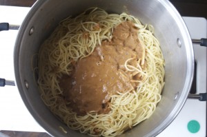 Pour sauce onto hot noodles and toss.