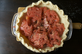 sliced-tomatoes-in-pie