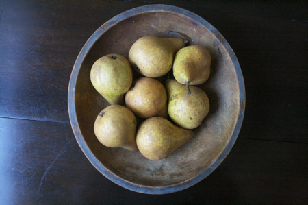 pears-in-bowl
