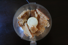 toast-pieces-in-blender