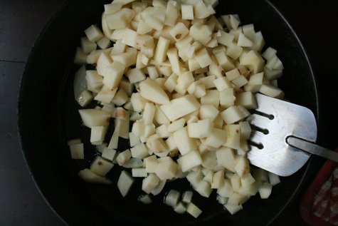 raw-potatoes-in-pan