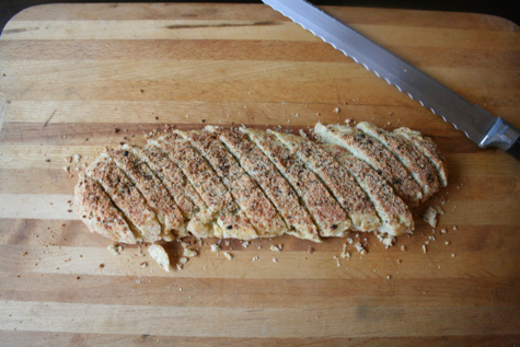 sliced-parmsan-loaf-475