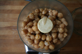 chickpeas-in-processor