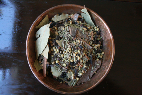 whole-spices-in-bowl