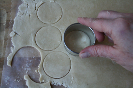 cutting-tart-dough