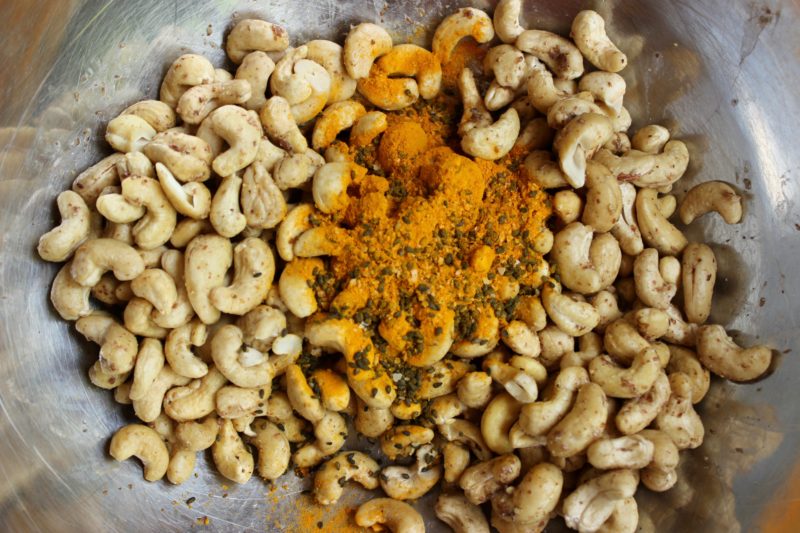 cashews and turmeric